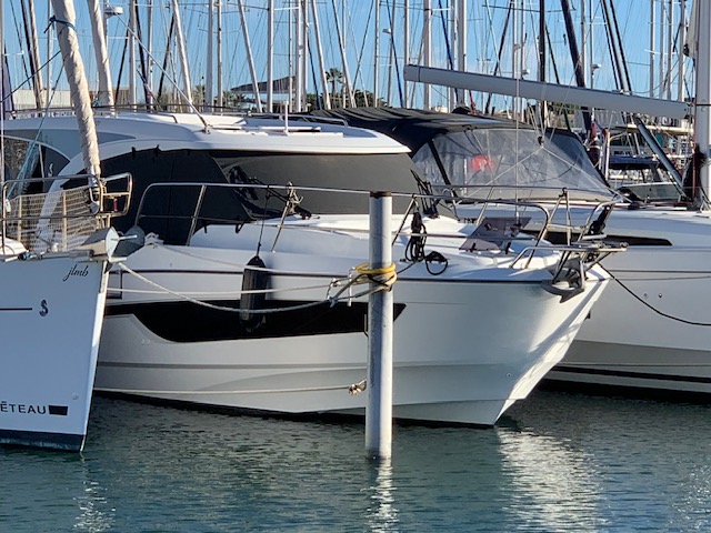 slider 0 Beneteau Antares 11 OB